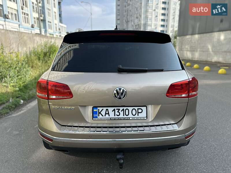 Внедорожник / Кроссовер Volkswagen Touareg 2015 в Киеве