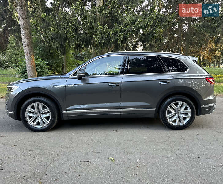 Позашляховик / Кросовер Volkswagen Touareg 2019 в Умані