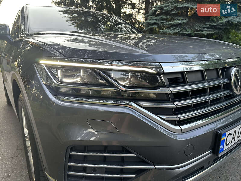 Позашляховик / Кросовер Volkswagen Touareg 2019 в Умані