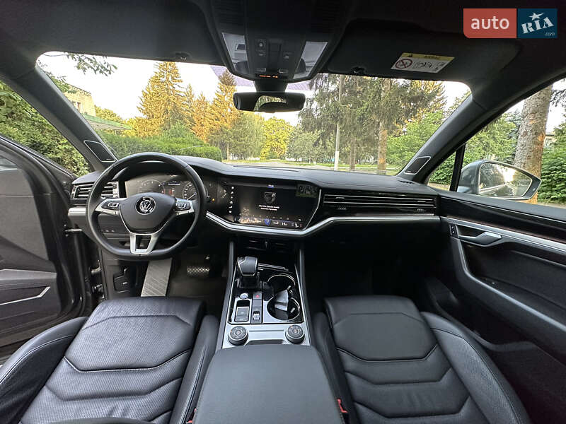 Позашляховик / Кросовер Volkswagen Touareg 2019 в Умані
