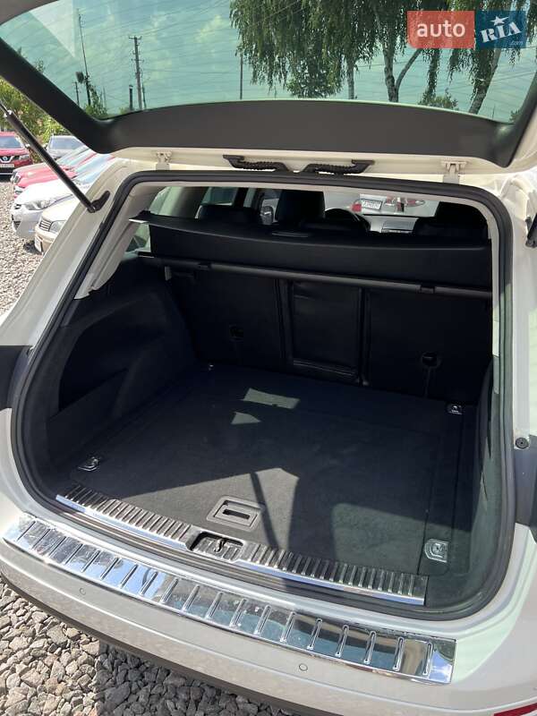 Внедорожник / Кроссовер Volkswagen Touareg 2011 в Смеле