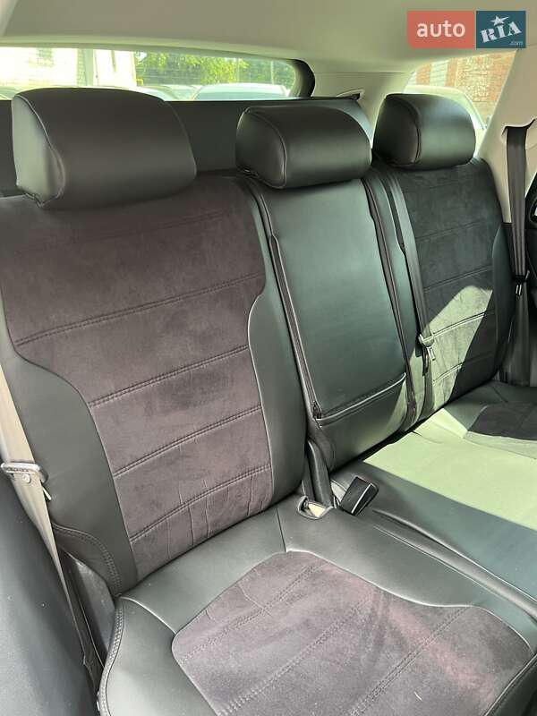 Внедорожник / Кроссовер Volkswagen Touareg 2011 в Смеле