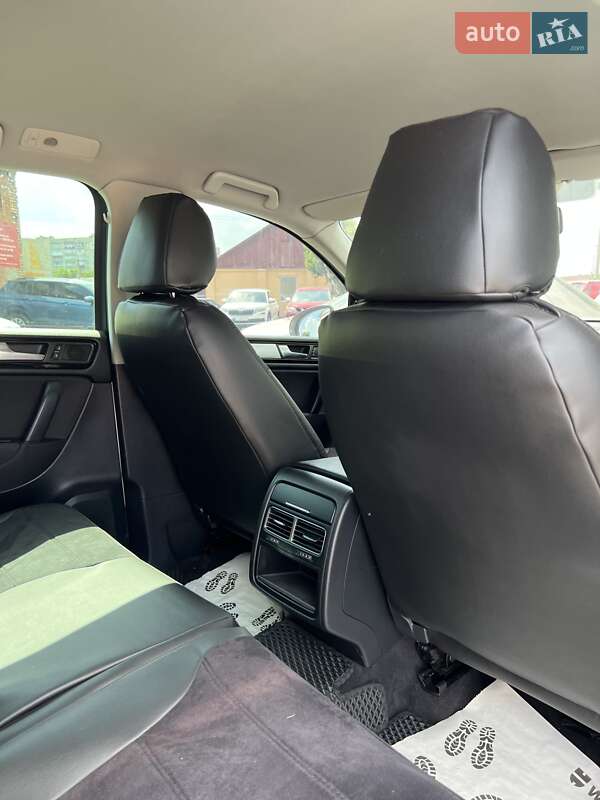 Внедорожник / Кроссовер Volkswagen Touareg 2011 в Смеле
