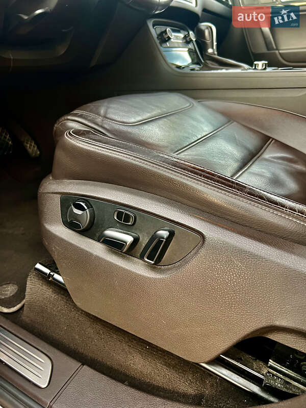 Внедорожник / Кроссовер Volkswagen Touareg 2011 в Луцке