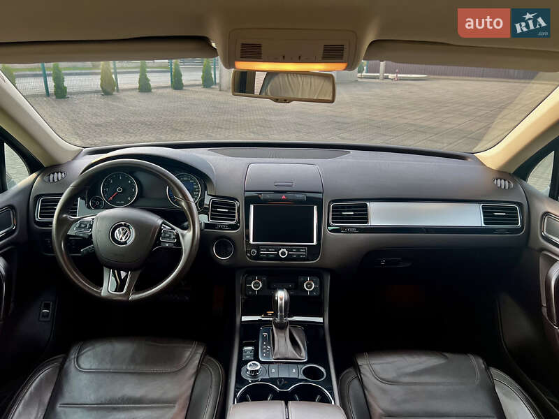 Внедорожник / Кроссовер Volkswagen Touareg 2011 в Луцке