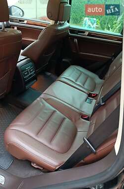 Внедорожник / Кроссовер Volkswagen Touareg 2012 в 