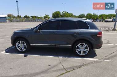 Внедорожник / Кроссовер Volkswagen Touareg 2013 в Днепре