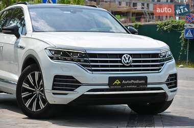 Внедорожник / Кроссовер Volkswagen Touareg 2019 в 