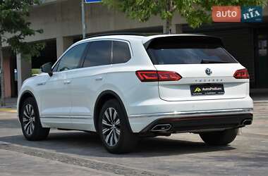Внедорожник / Кроссовер Volkswagen Touareg 2019 в 
