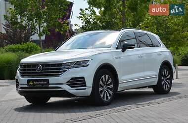 Внедорожник / Кроссовер Volkswagen Touareg 2019 в 