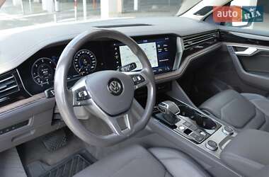 Внедорожник / Кроссовер Volkswagen Touareg 2019 в 