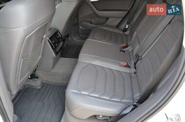 Внедорожник / Кроссовер Volkswagen Touareg 2019 в 