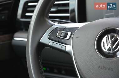 Внедорожник / Кроссовер Volkswagen Touareg 2019 в 