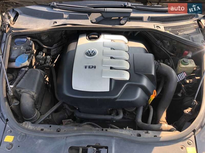 Внедорожник / Кроссовер Volkswagen Touareg 2005 в Харькове