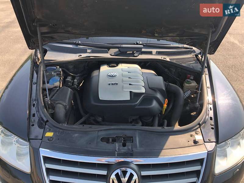 Внедорожник / Кроссовер Volkswagen Touareg 2005 в Харькове