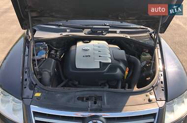Внедорожник / Кроссовер Volkswagen Touareg 2005 в 