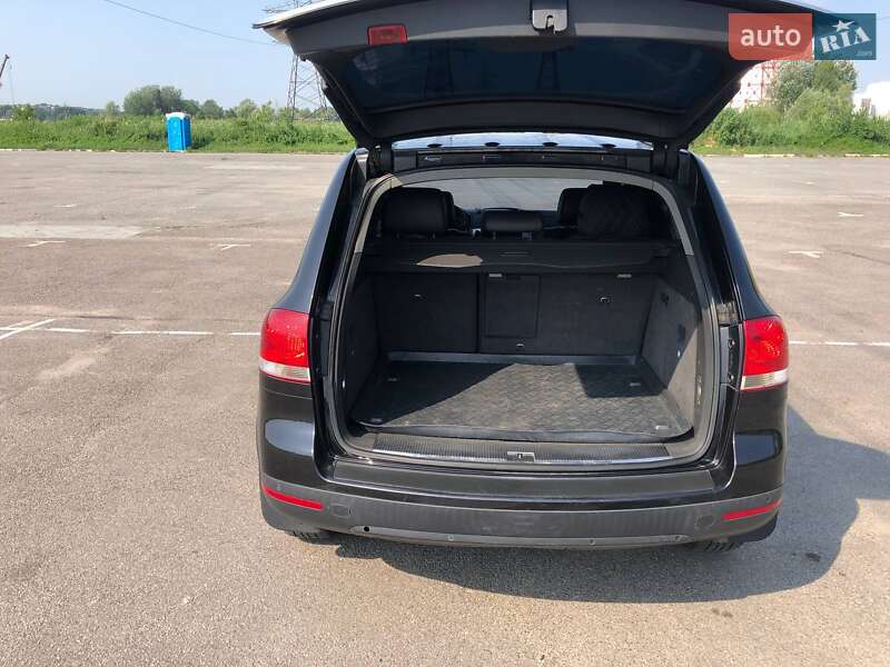 Внедорожник / Кроссовер Volkswagen Touareg 2005 в Харькове