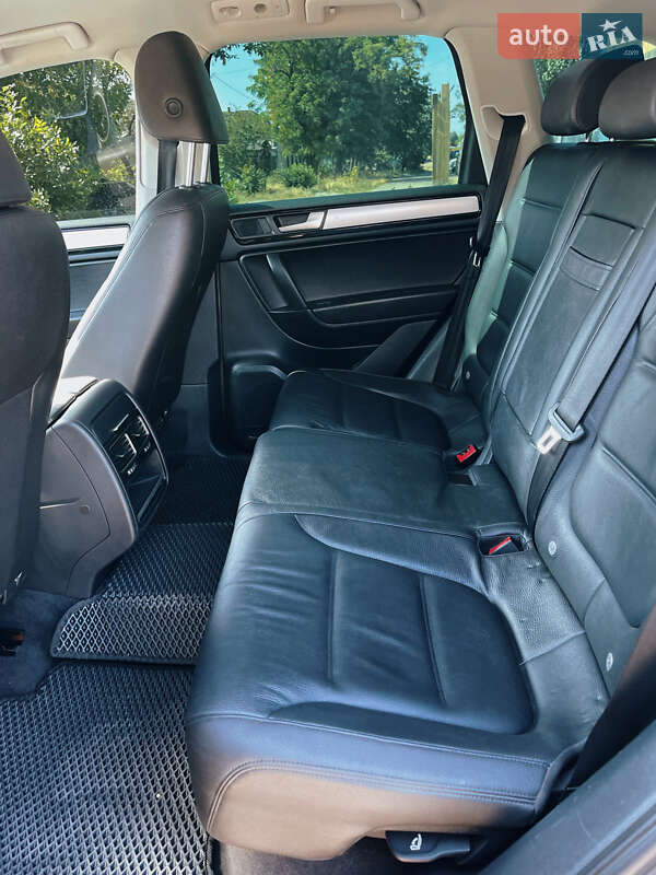 Внедорожник / Кроссовер Volkswagen Touareg 2014 в Николаеве