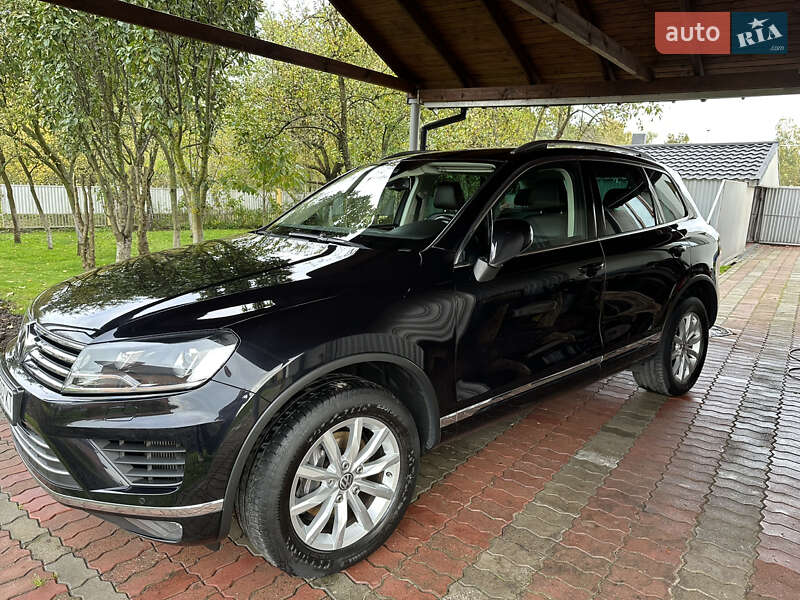 Внедорожник / Кроссовер Volkswagen Touareg 2015 в Львове