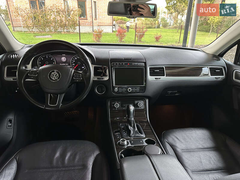 Внедорожник / Кроссовер Volkswagen Touareg 2015 в Львове