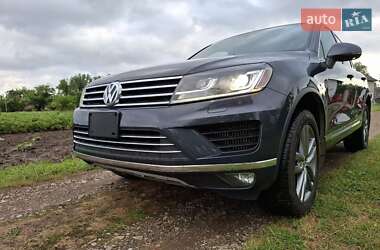 Внедорожник / Кроссовер Volkswagen Touareg 2014 в Самборе