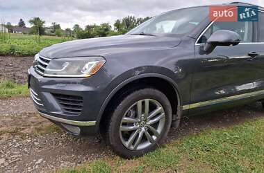 Внедорожник / Кроссовер Volkswagen Touareg 2014 в Самборе