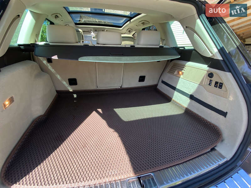 Внедорожник / Кроссовер Volkswagen Touareg 2012 в Коломые