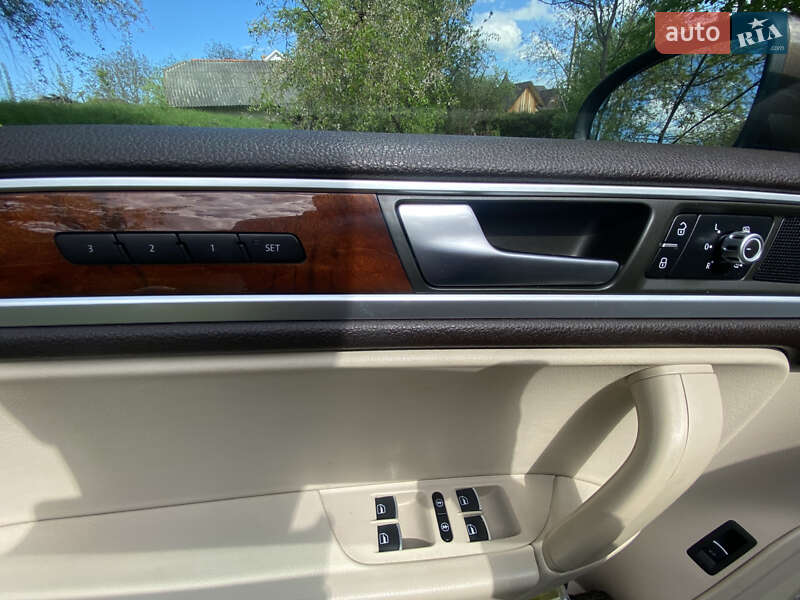 Внедорожник / Кроссовер Volkswagen Touareg 2012 в Коломые