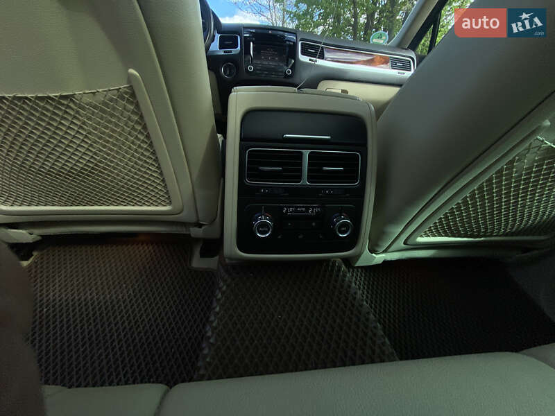 Внедорожник / Кроссовер Volkswagen Touareg 2012 в Коломые