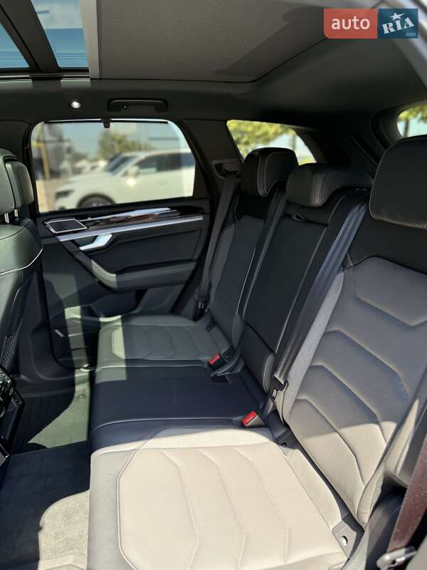 Внедорожник / Кроссовер Volkswagen Touareg 2024 в Киеве