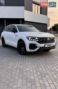 Внедорожник / Кроссовер Volkswagen Touareg 2018 в Каменском