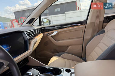 Позашляховик / Кросовер Volkswagen Touareg 2019 в 