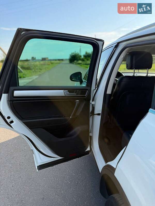 Внедорожник / Кроссовер Volkswagen Touareg 2014 в Буске