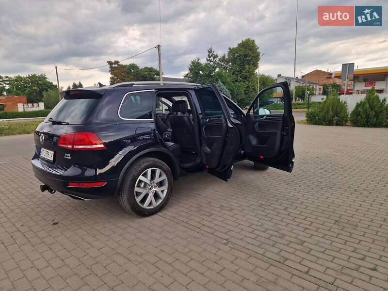 Позашляховик / Кросовер Volkswagen Touareg 2014 в Мукачевому