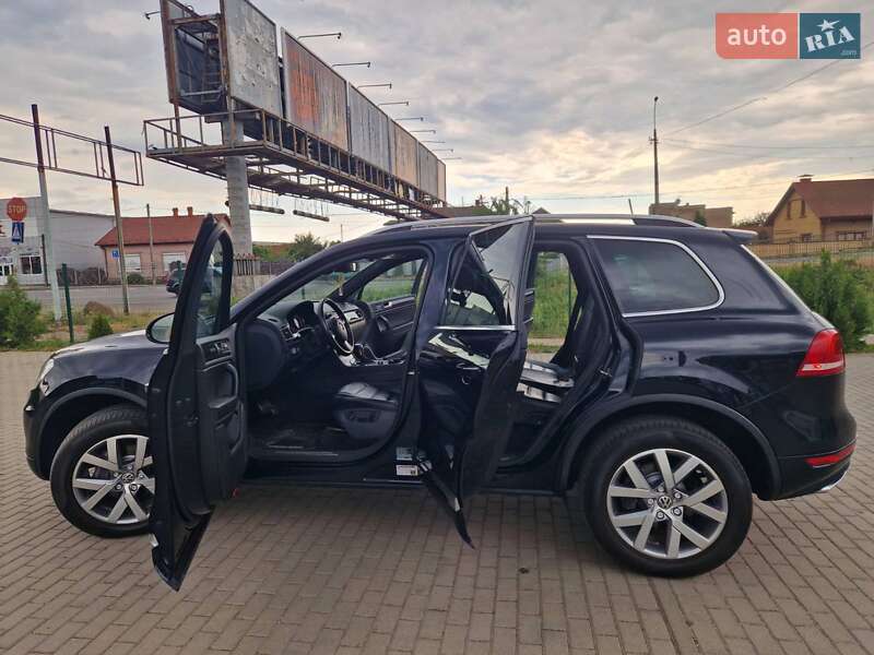 Позашляховик / Кросовер Volkswagen Touareg 2014 в Мукачевому