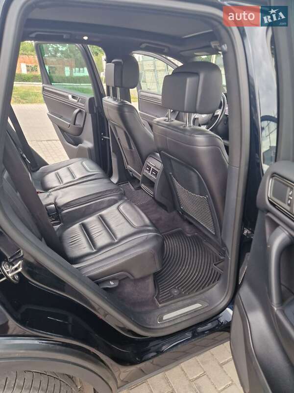 Позашляховик / Кросовер Volkswagen Touareg 2014 в Мукачевому