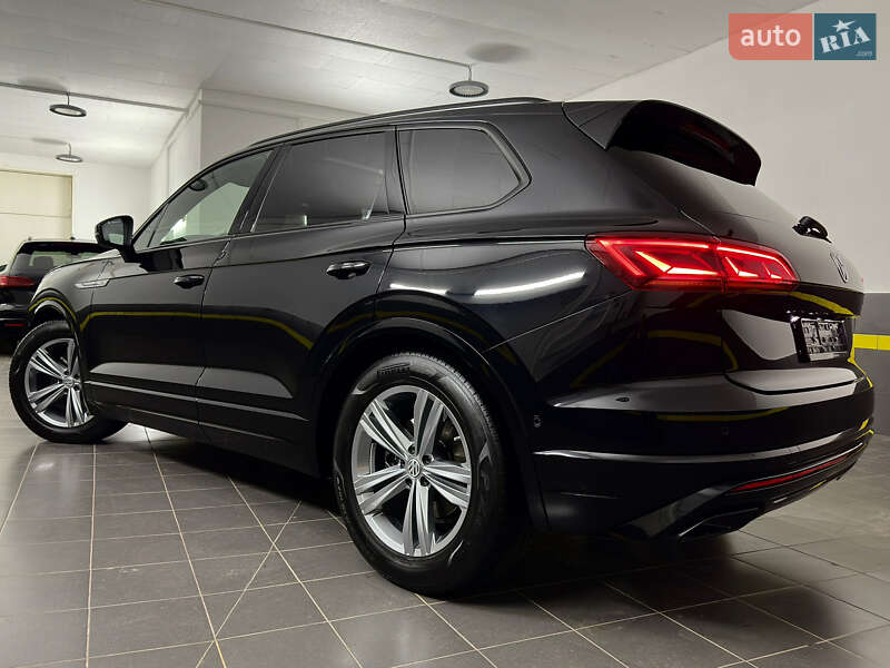 Внедорожник / Кроссовер Volkswagen Touareg 2019 в Казатине