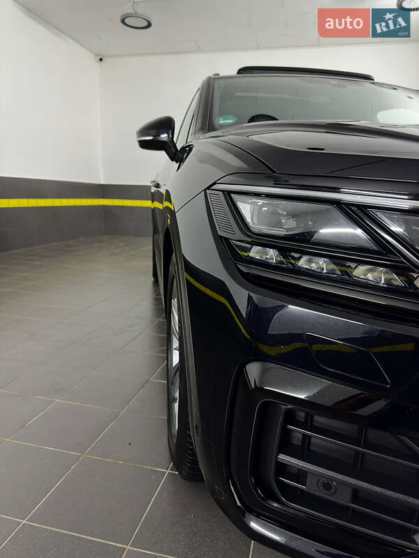 Внедорожник / Кроссовер Volkswagen Touareg 2019 в Казатине