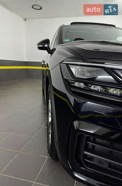 Внедорожник / Кроссовер Volkswagen Touareg 2019 в 