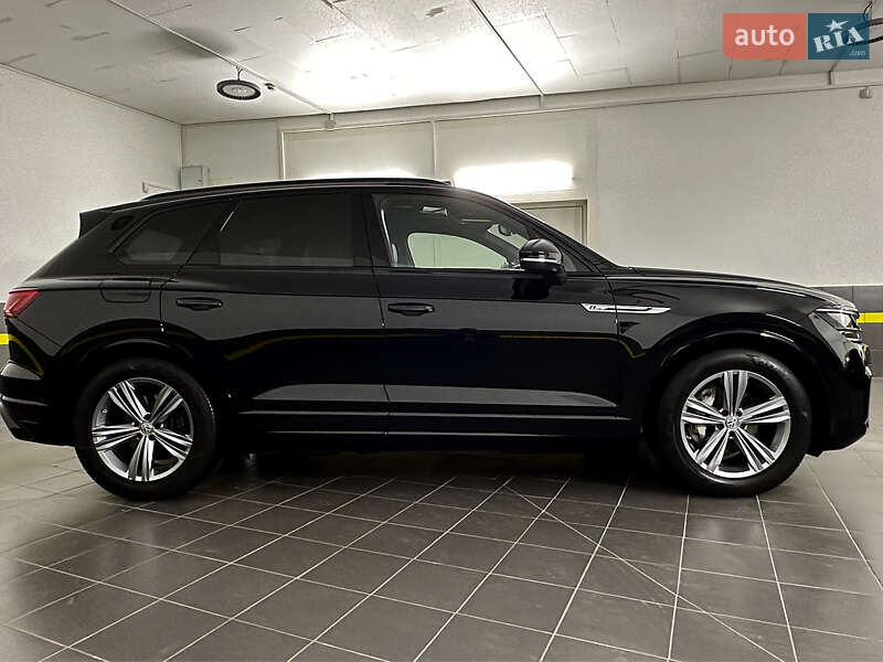 Внедорожник / Кроссовер Volkswagen Touareg 2019 в Казатине