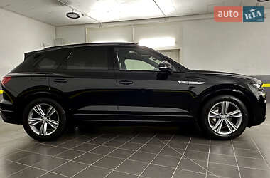 Внедорожник / Кроссовер Volkswagen Touareg 2019 в 