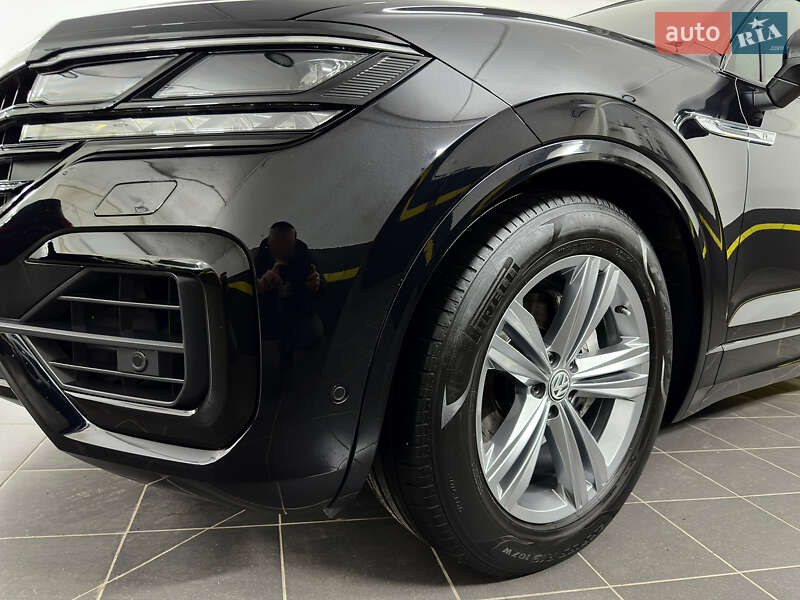 Внедорожник / Кроссовер Volkswagen Touareg 2019 в Казатине