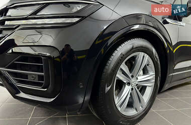 Внедорожник / Кроссовер Volkswagen Touareg 2019 в 