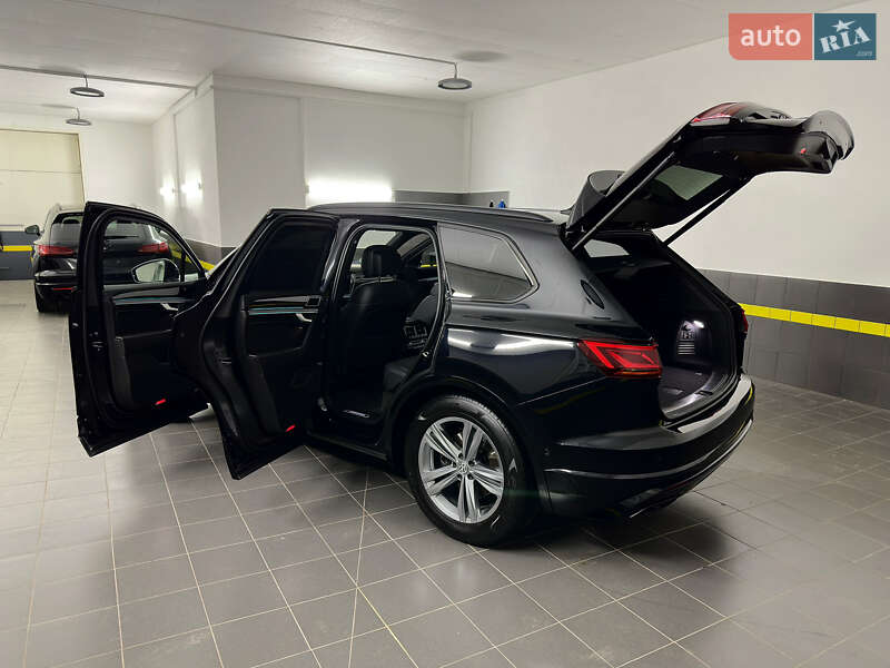 Внедорожник / Кроссовер Volkswagen Touareg 2019 в Казатине