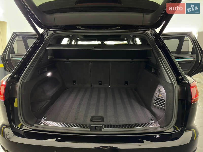 Внедорожник / Кроссовер Volkswagen Touareg 2019 в Казатине