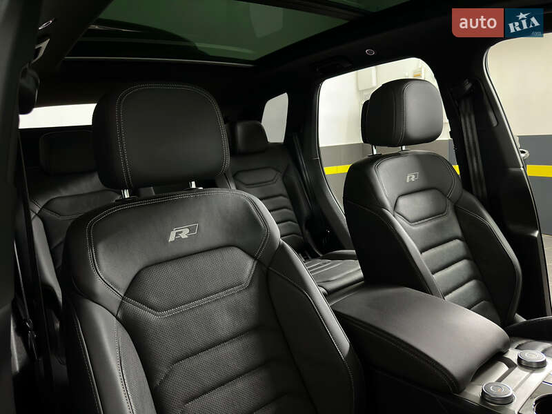 Внедорожник / Кроссовер Volkswagen Touareg 2019 в Казатине