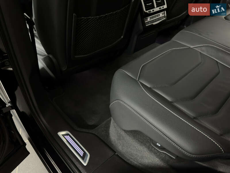 Внедорожник / Кроссовер Volkswagen Touareg 2019 в Казатине