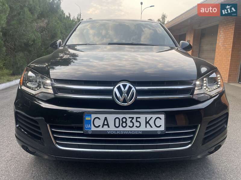Позашляховик / Кросовер Volkswagen Touareg 2011 в Черкасах