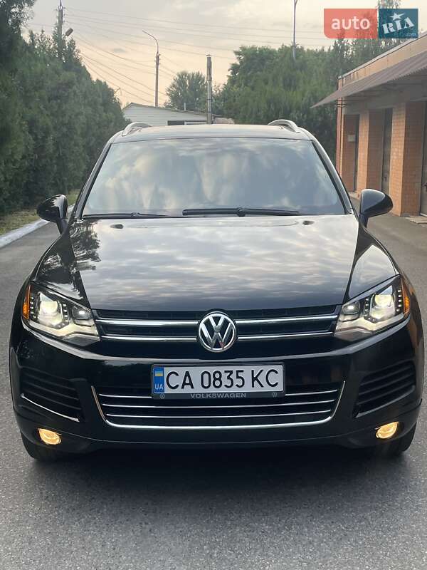 Позашляховик / Кросовер Volkswagen Touareg 2011 в Черкасах