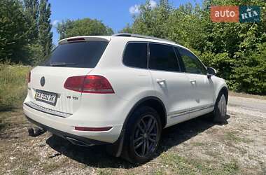 Позашляховик / Кросовер Volkswagen Touareg 2011 в 